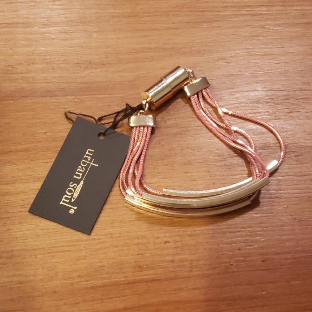 *NWT* Pink & Gold Metal Magnetic Clasp Bracelet